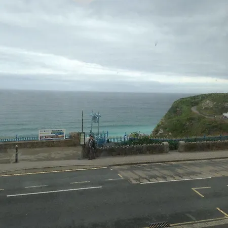 Cliffdene Hotel 2*